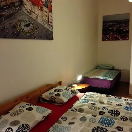 Joystayone Bed & Breakfast Praag